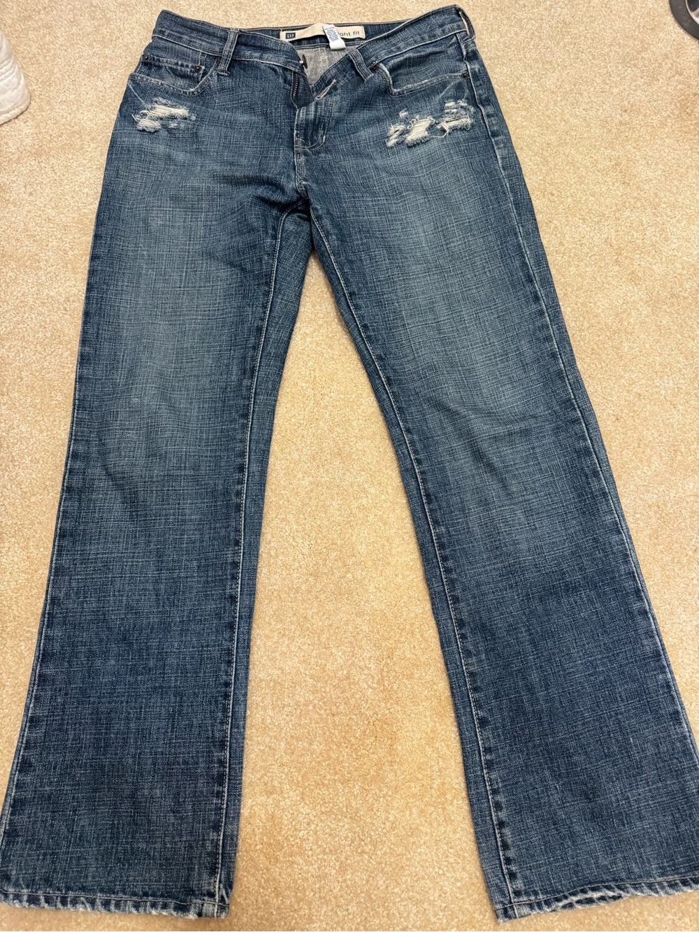 GAP men’s straight fits non stretchy Dark Blue Distressed Flare Jeans. 31x32.